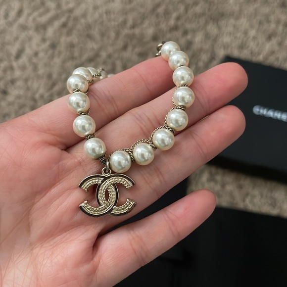 Chanel Pearl Bracelet - Picture 7 of 11
